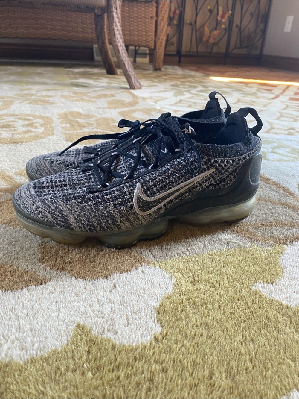 Womens size 8 Nike Black and Grey Flyknit VaporMax Sneakers